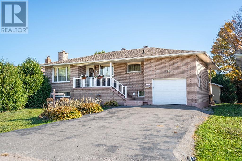 20 Admiral Dr, Sault Ste. Marie, Ontario  P6C 5W3 - Photo 1 - SM253001