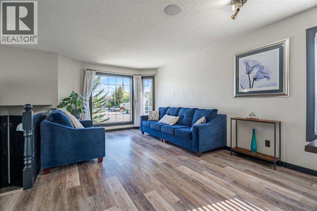 140 Stonegate Close Nw, Airdrie, Alberta  T4B 2V2 - Photo 4 - A2249635