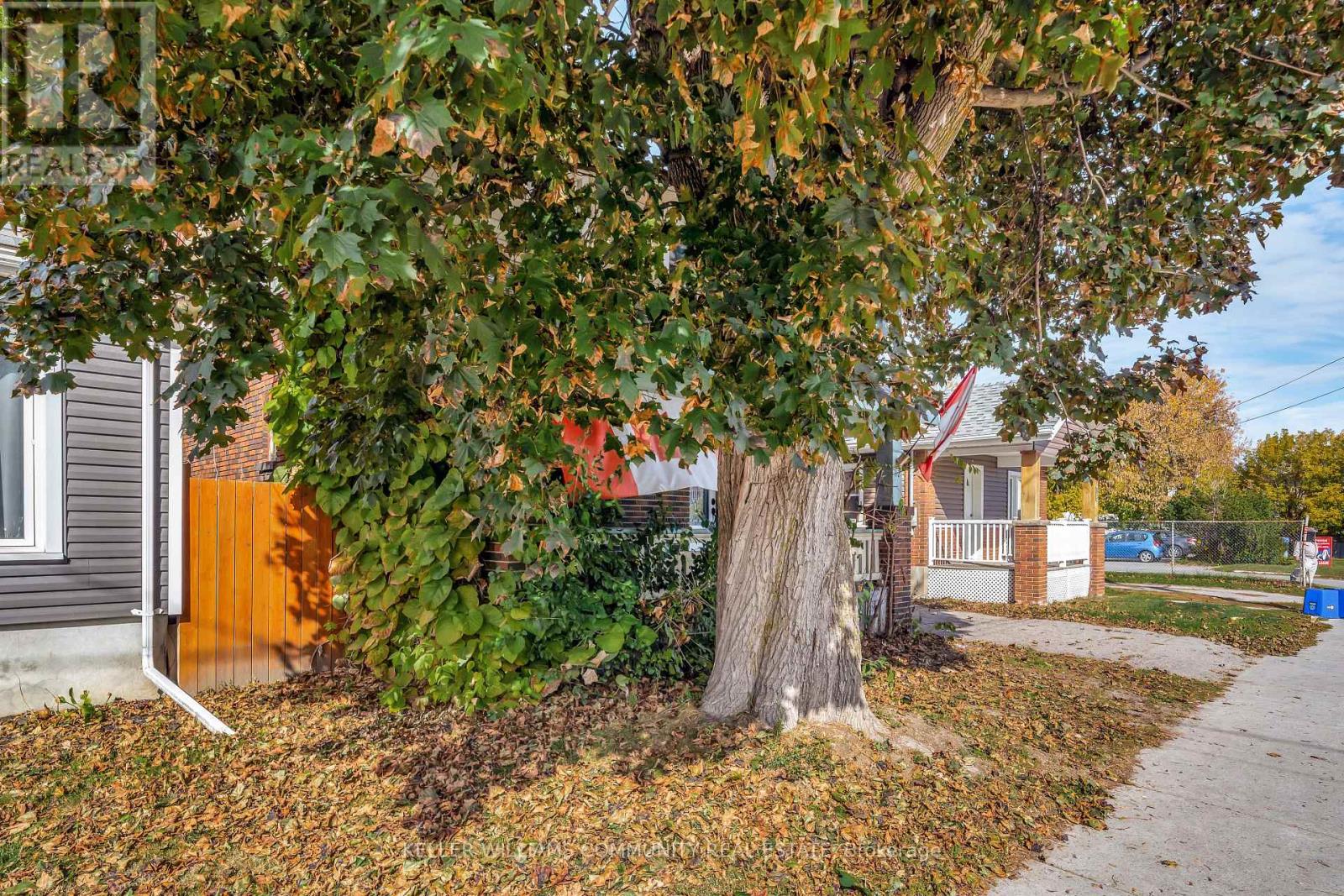 112 Lansdowne Street W, Peterborough, Ontario  K9J 1Y1 - Photo 4 - X12467781