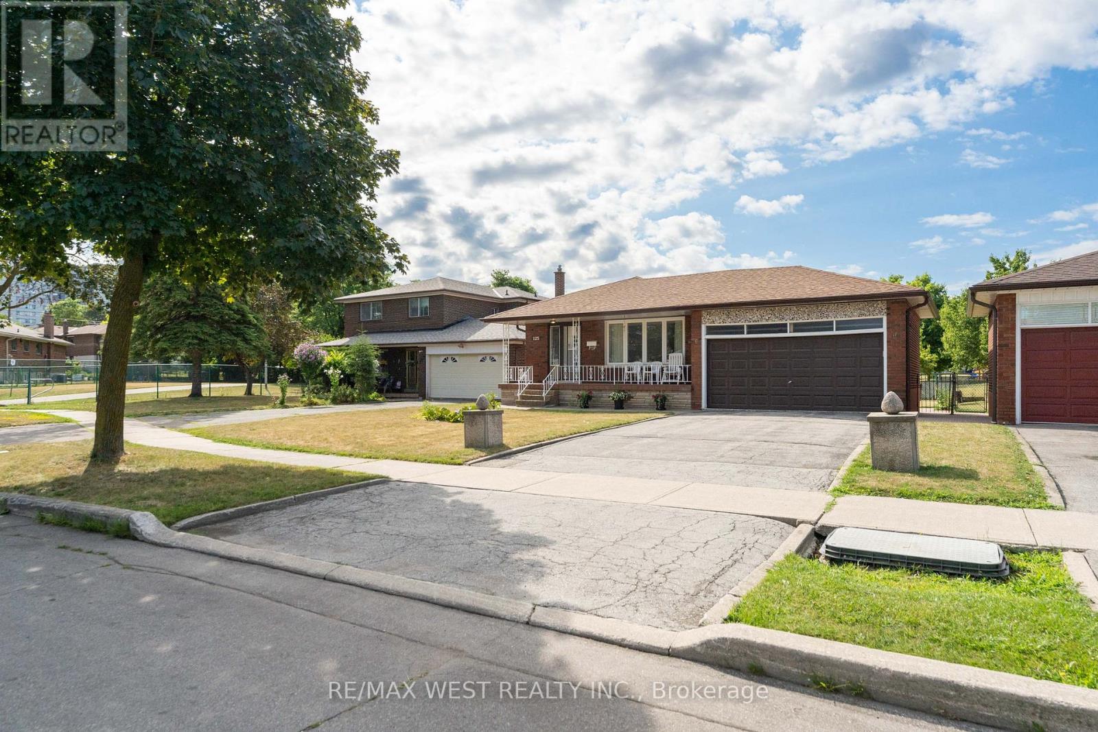 125 HONEYWOOD ROAD, Toronto, Ontario