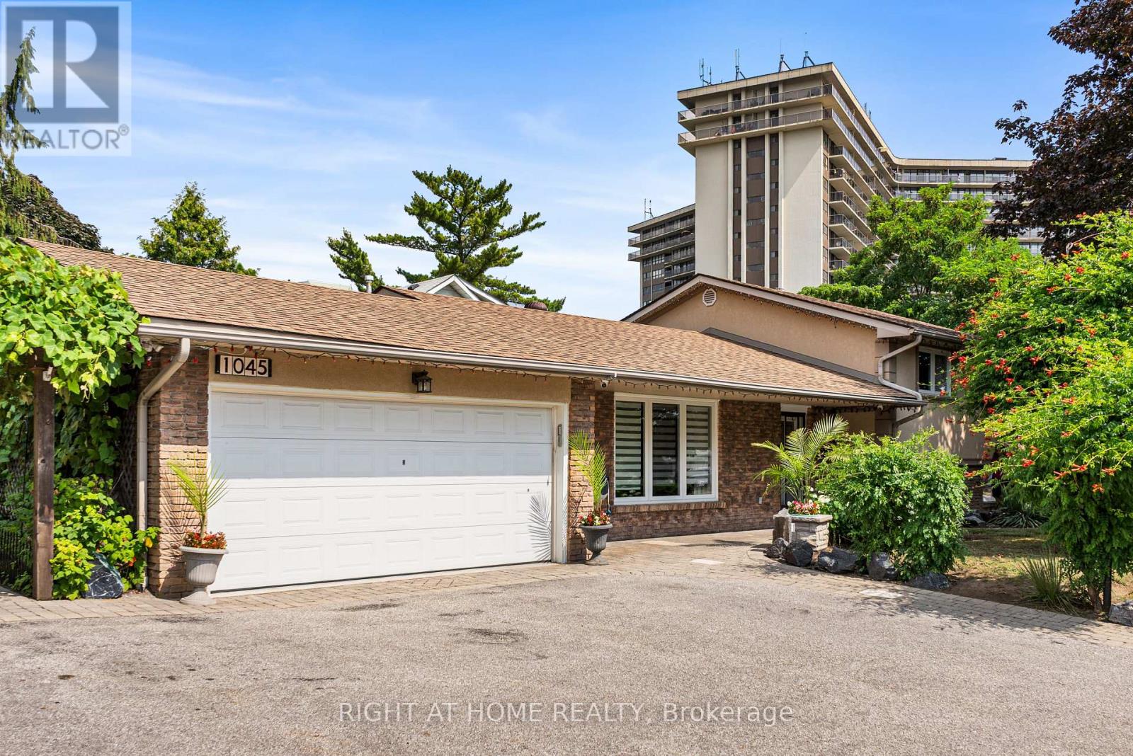 1045 BLOOR STREET, Mississauga, Ontario