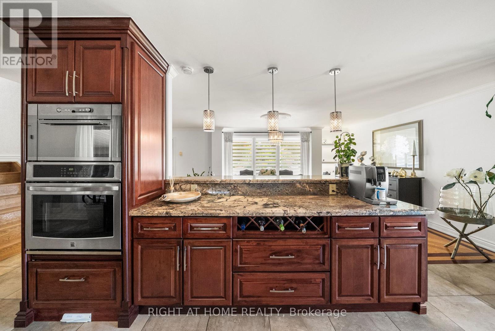 1045 Bloor Street, Mississauga, Ontario  L4Y 2N3 - Photo 10 - W12467600
