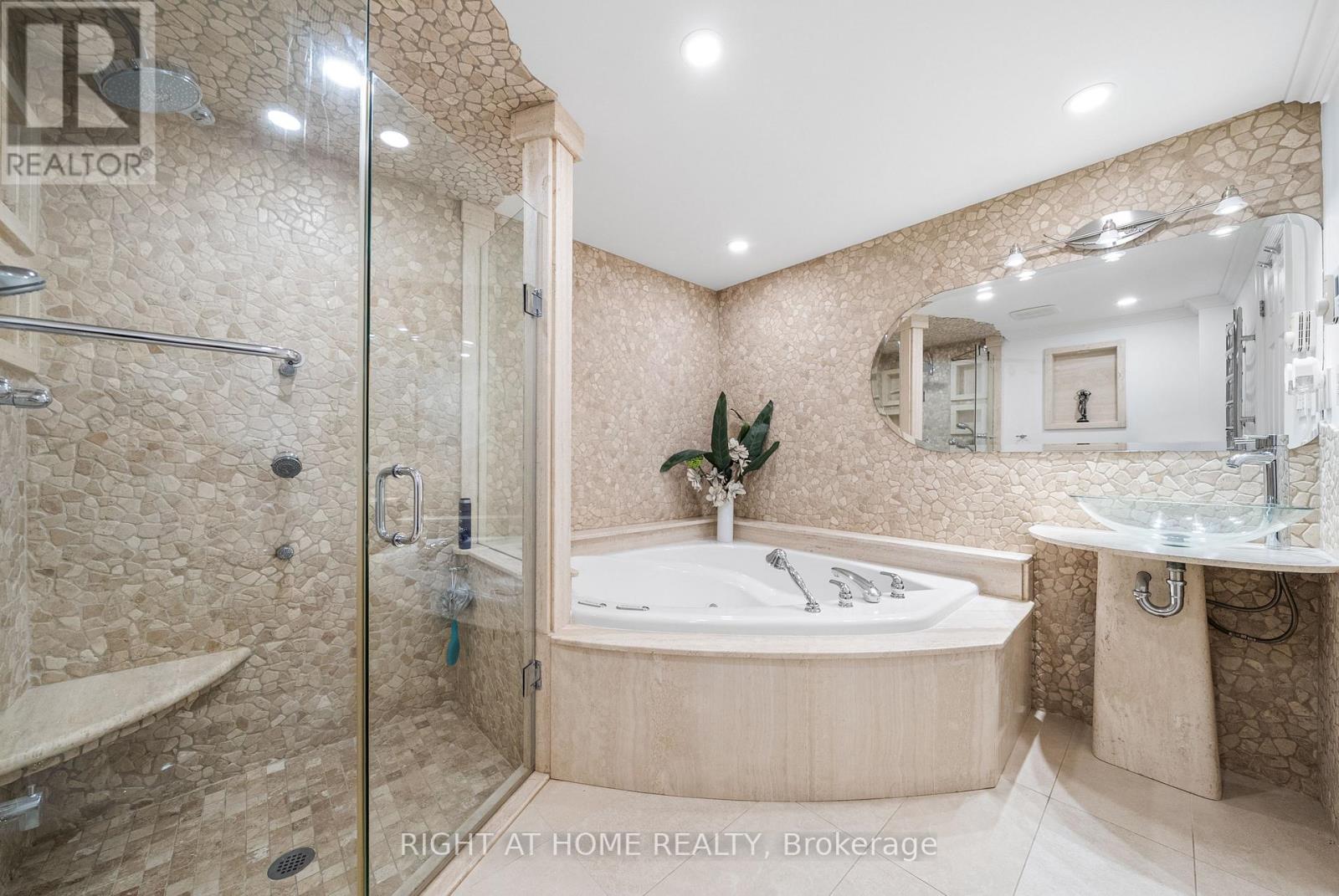 1045 Bloor Street, Mississauga, Ontario  L4Y 2N3 - Photo 26 - W12467600