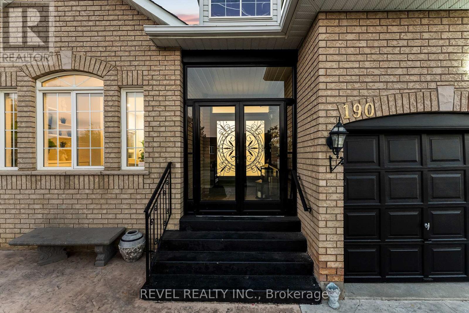 190 Landsbridge Street, Caledon, Ontario  L7E 2A3 - Photo 4 - W12467606