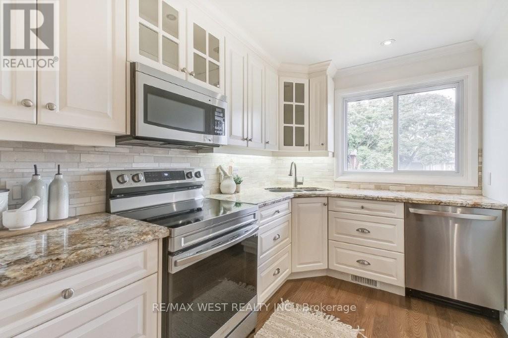 47 Breadner Drive, Toronto, Ontario  M9R 3M5 - Photo 14 - W12467623