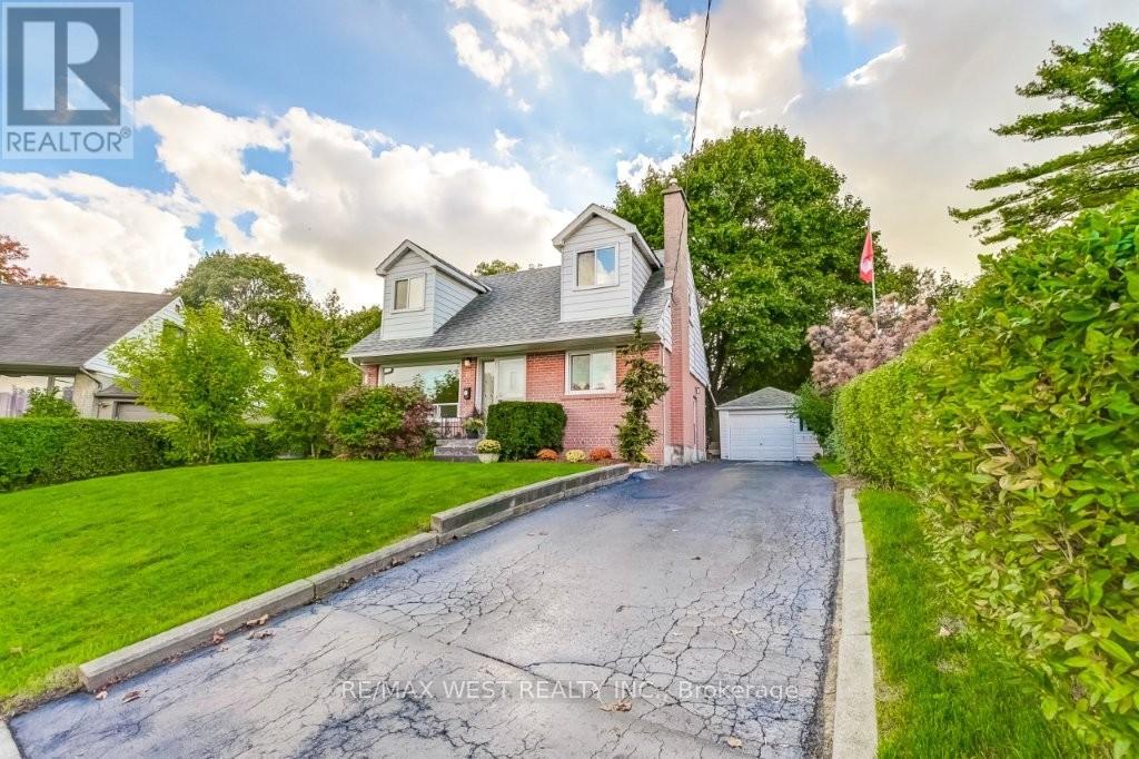 47 Breadner Drive, Toronto, Ontario  M9R 3M5 - Photo 2 - W12467623