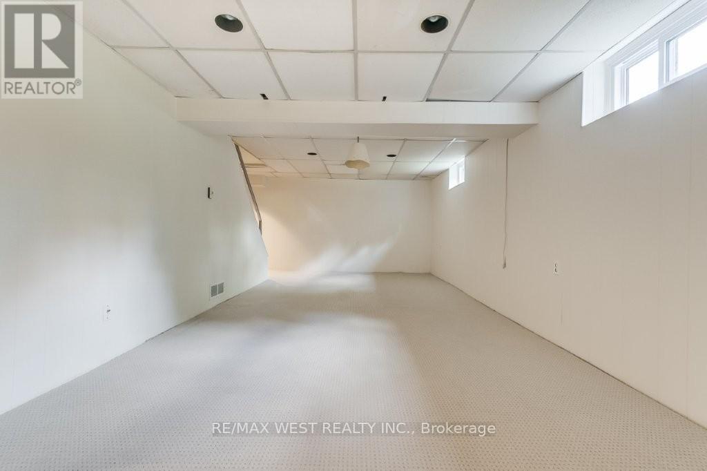 47 Breadner Drive, Toronto, Ontario  M9R 3M5 - Photo 29 - W12467623