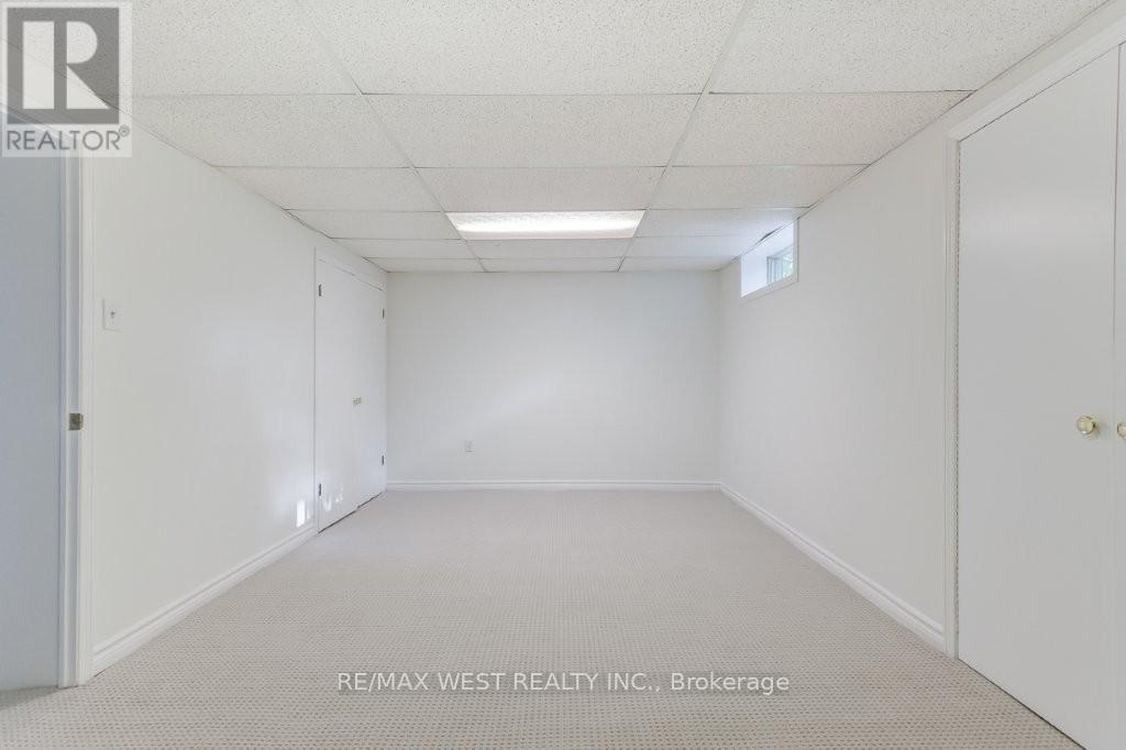 47 Breadner Drive, Toronto, Ontario  M9R 3M5 - Photo 30 - W12467623