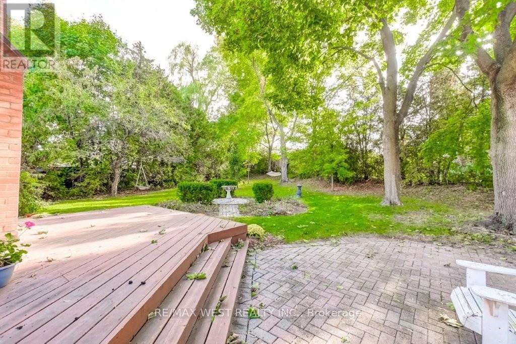 47 Breadner Drive, Toronto, Ontario  M9R 3M5 - Photo 32 - W12467623