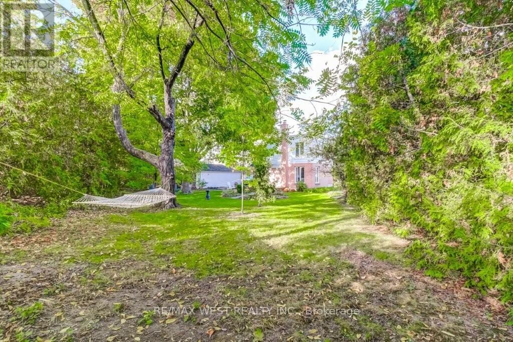 47 Breadner Drive, Toronto, Ontario  M9R 3M5 - Photo 34 - W12467623