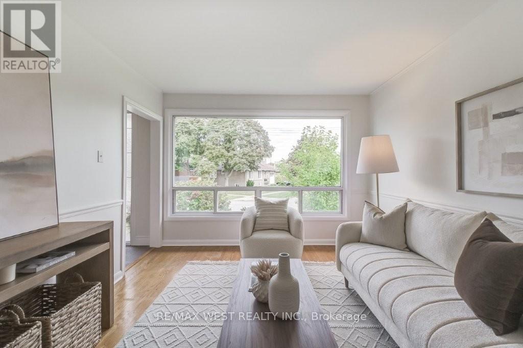 47 Breadner Drive, Toronto, Ontario  M9R 3M5 - Photo 6 - W12467623