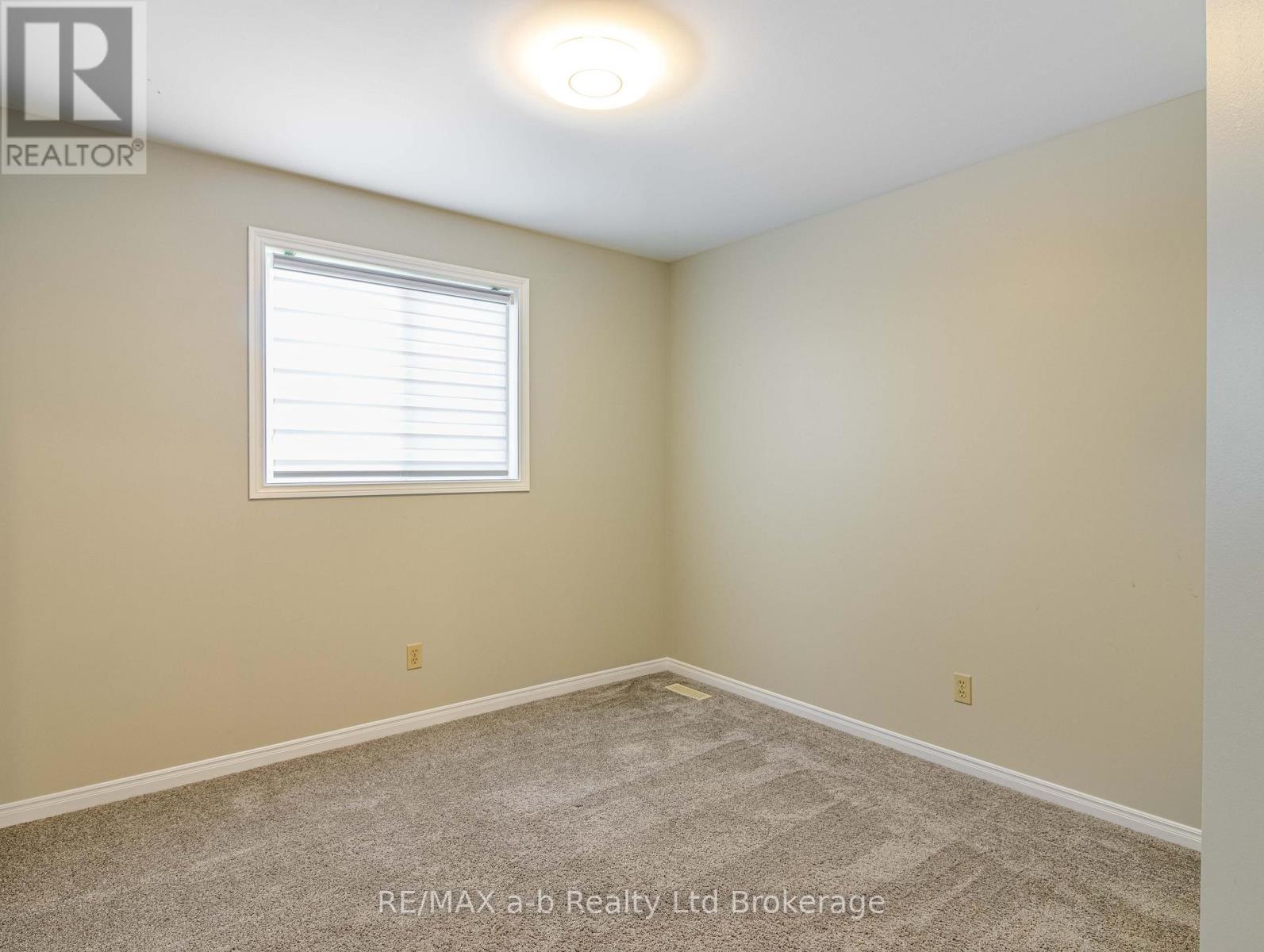 18 Oriole Crescent, Woodstock, Ontario  N4T 1T1 - Photo 16 - X12467800