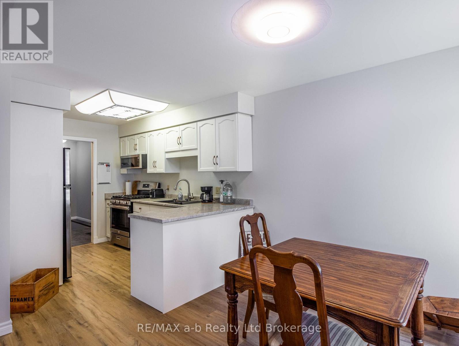 18 Oriole Crescent, Woodstock, Ontario  N4T 1T1 - Photo 5 - X12467800