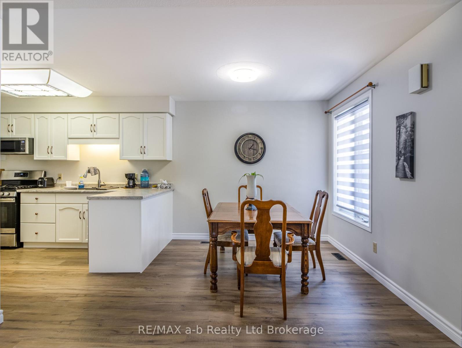 18 Oriole Crescent, Woodstock, Ontario  N4T 1T1 - Photo 6 - X12467800