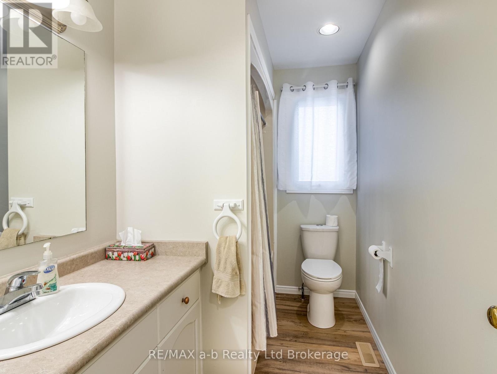 18 Oriole Crescent, Woodstock, Ontario  N4T 1T1 - Photo 7 - X12467800