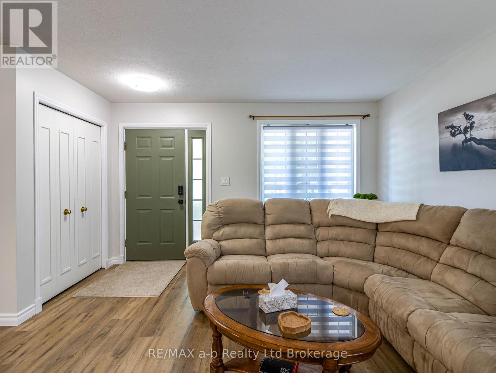 18 Oriole Crescent, Woodstock, Ontario  N4T 1T1 - Photo 8 - X12467800