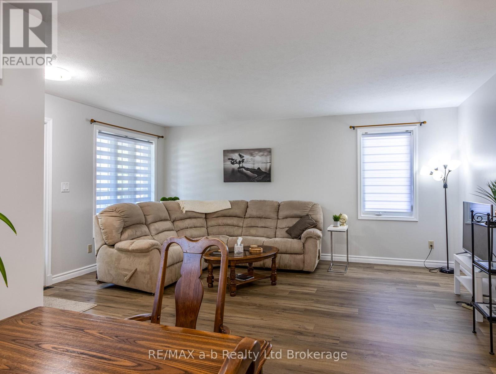 18 Oriole Crescent, Woodstock, Ontario  N4T 1T1 - Photo 9 - X12467800