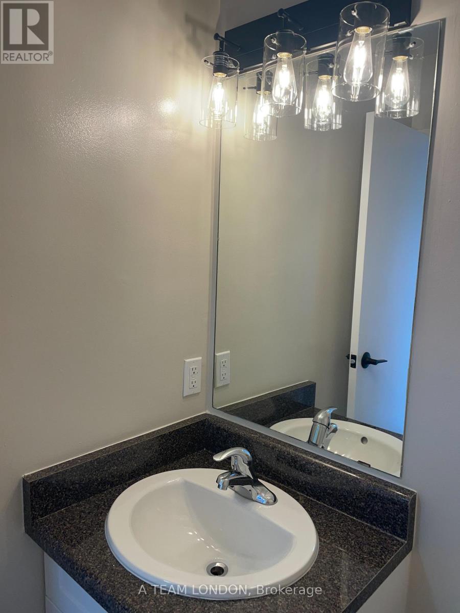 33 - 126 Belmont Drive, London South, Ontario  N6J 4W1 - Photo 2 - X12467803