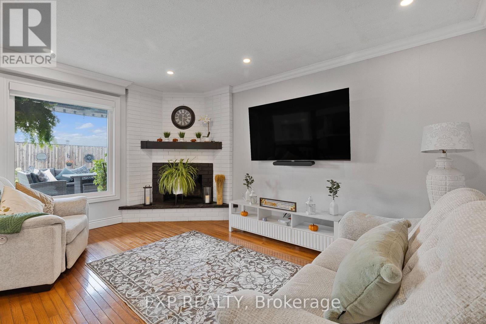 10 Vega Crescent, Hamilton, Ontario  L8E 4S7 - Photo 18 - X12467577