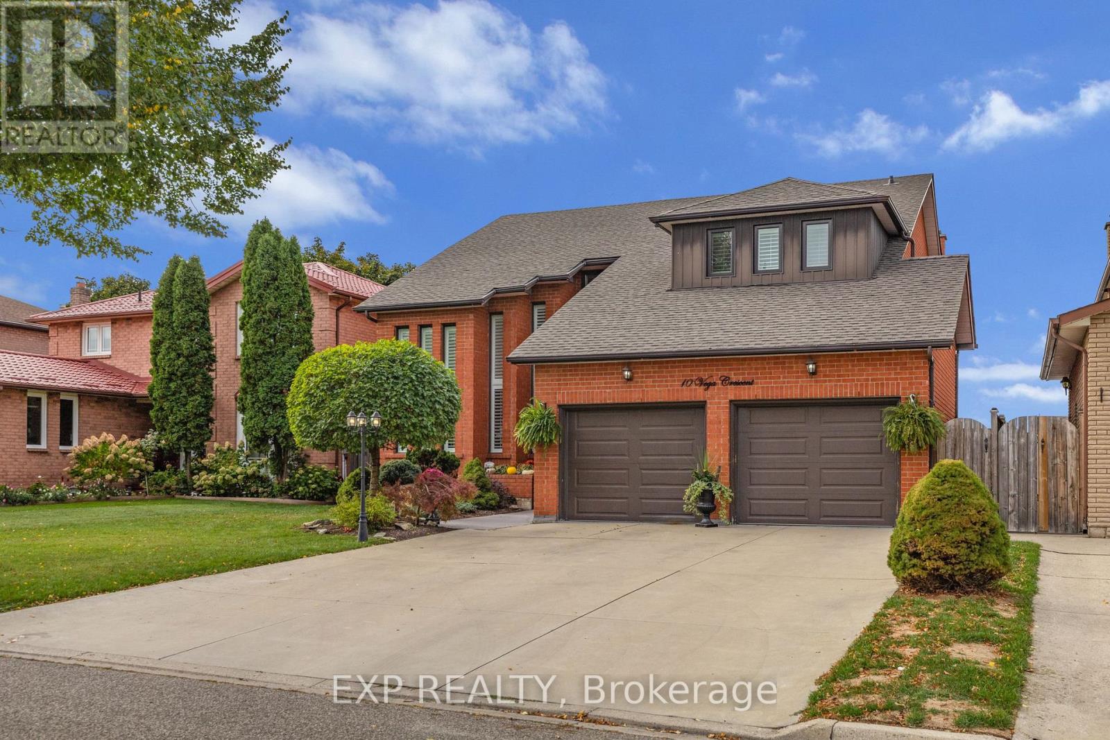 10 Vega Crescent, Hamilton, Ontario  L8E 4S7 - Photo 2 - X12467577