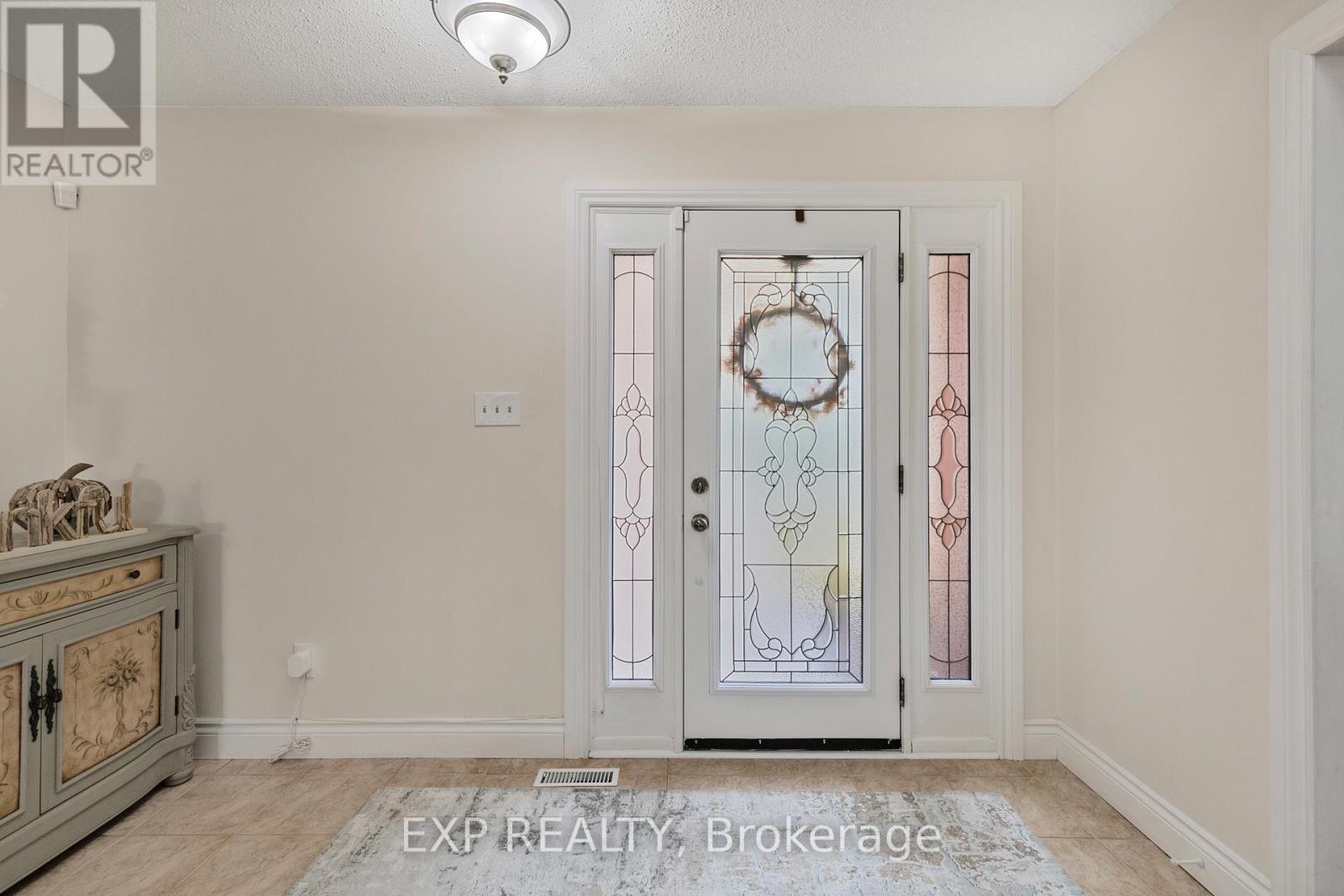 10 Vega Crescent, Hamilton, Ontario  L8E 4S7 - Photo 4 - X12467577