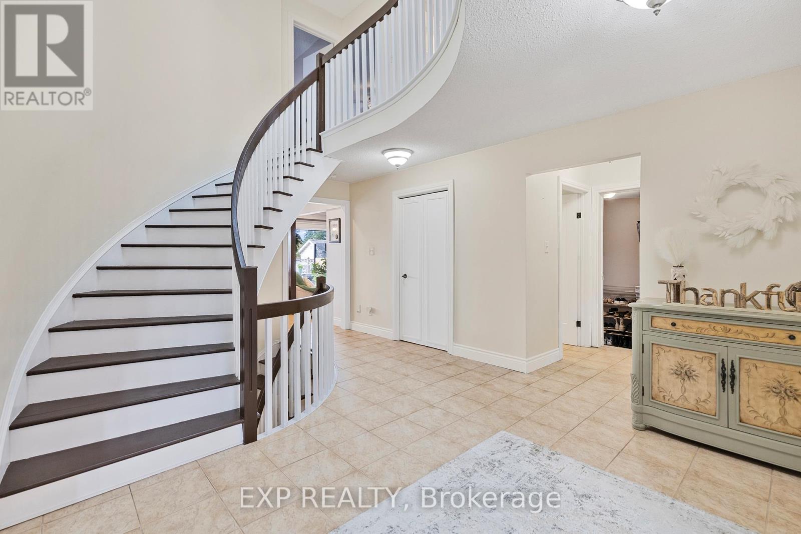 10 Vega Crescent, Hamilton, Ontario  L8E 4S7 - Photo 9 - X12467577