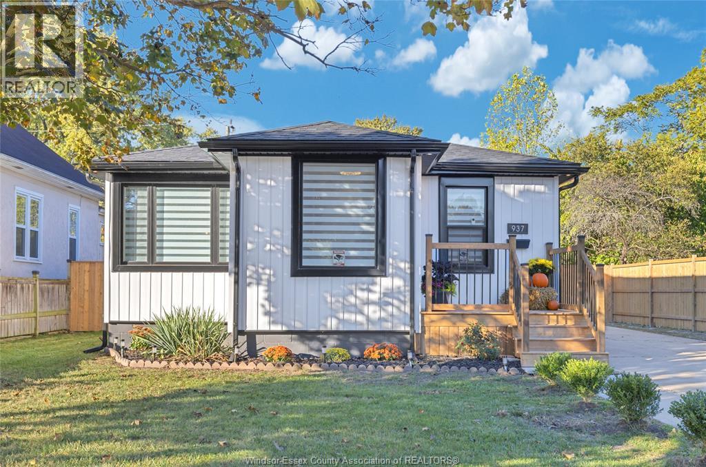 MLS# 25026413: 937 LAUZON ROAD, Windsor, Canada