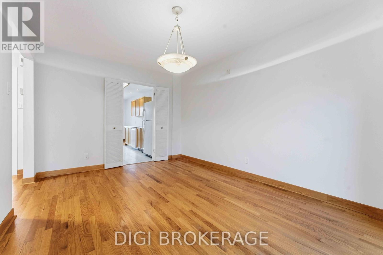 98 Gillespie Crescent, Ottawa, Ontario  K1V 0J2 - Photo 12 - X12465269