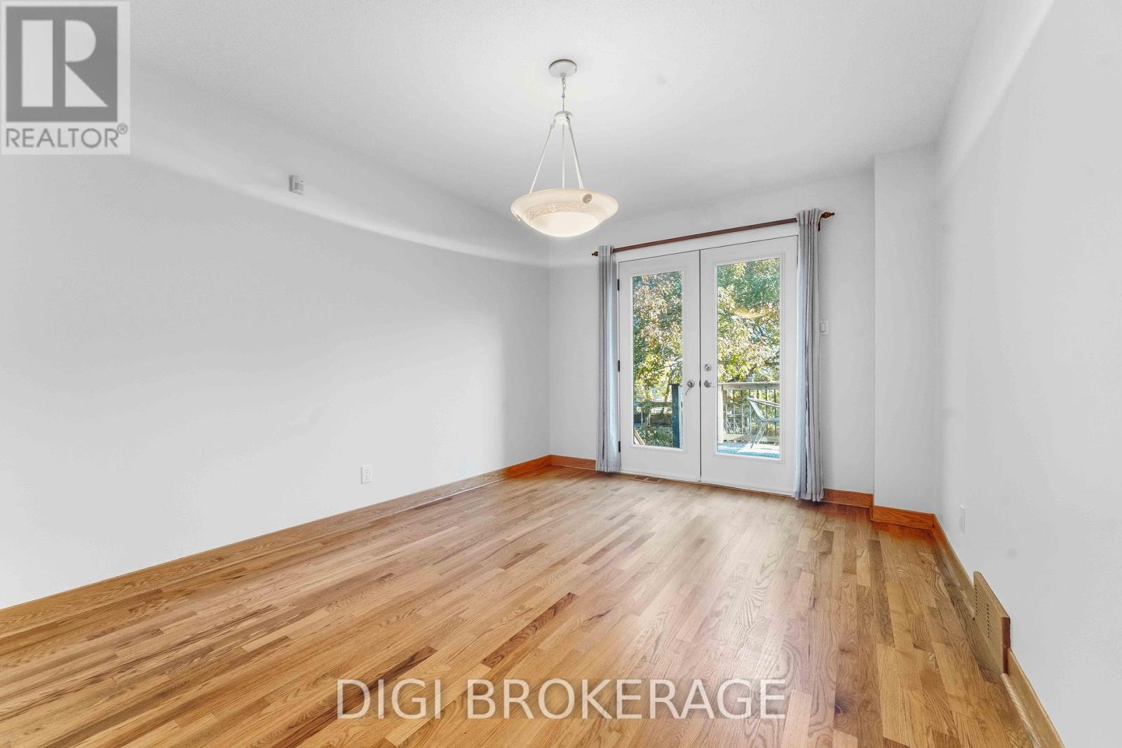 98 Gillespie Crescent, Ottawa, Ontario  K1V 0J2 - Photo 13 - X12465269