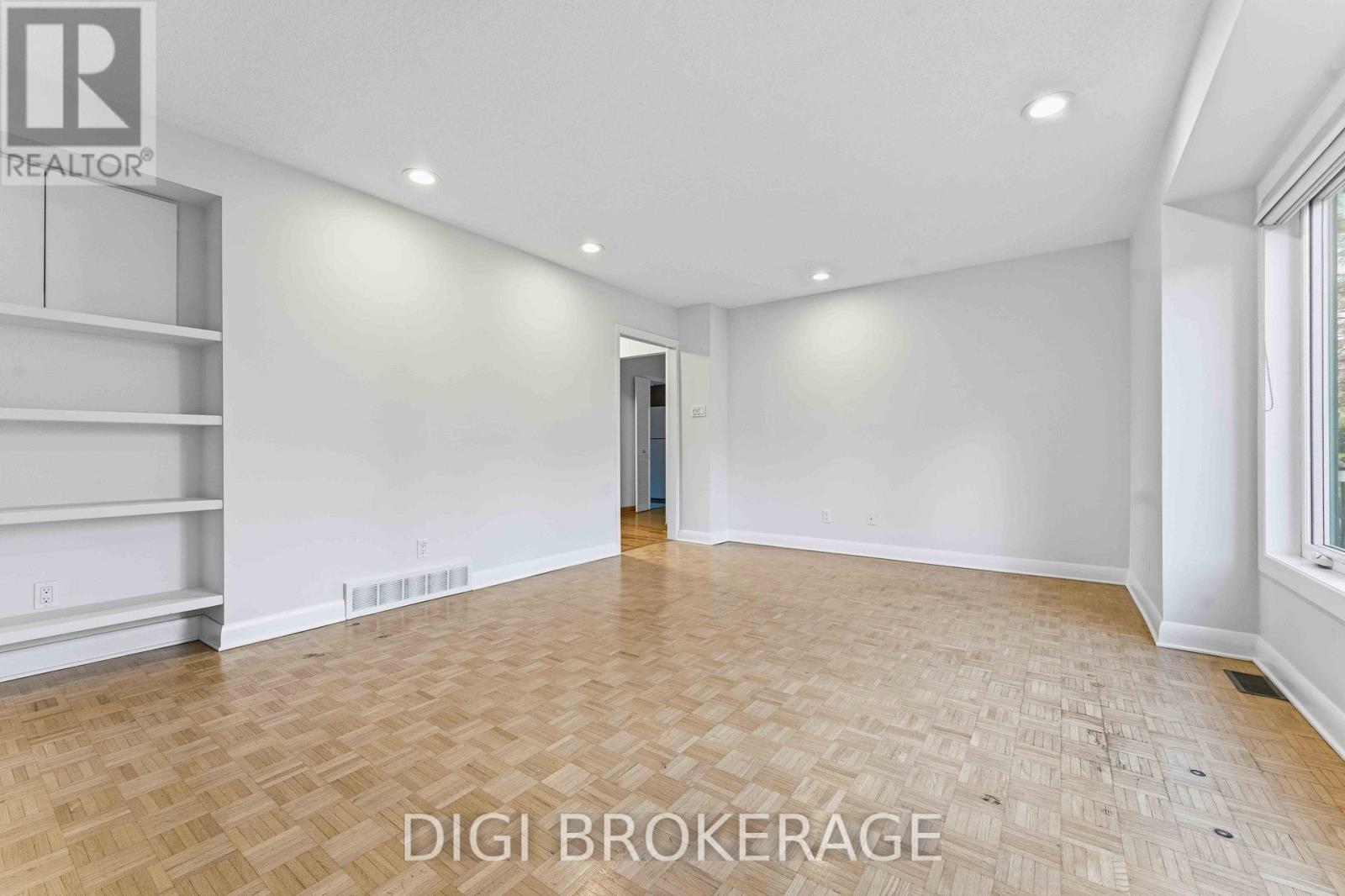 98 Gillespie Crescent, Ottawa, Ontario  K1V 0J2 - Photo 15 - X12465269