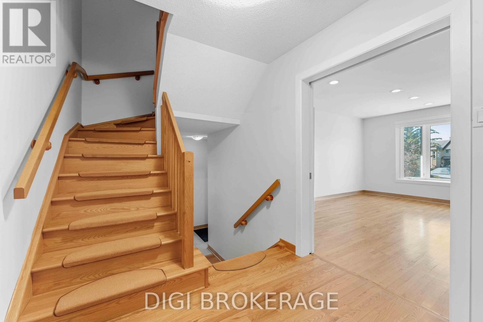 98 Gillespie Crescent, Ottawa, Ontario  K1V 0J2 - Photo 14 - X12465269