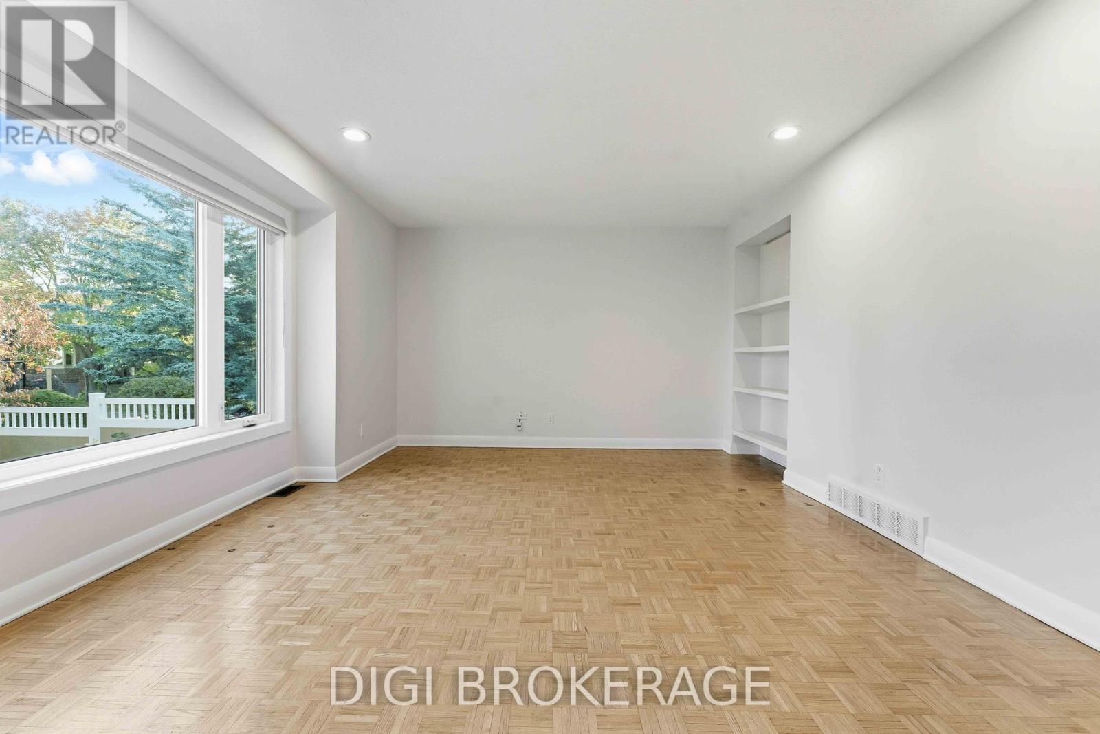 98 Gillespie Crescent, Ottawa, Ontario  K1V 0J2 - Photo 16 - X12465269