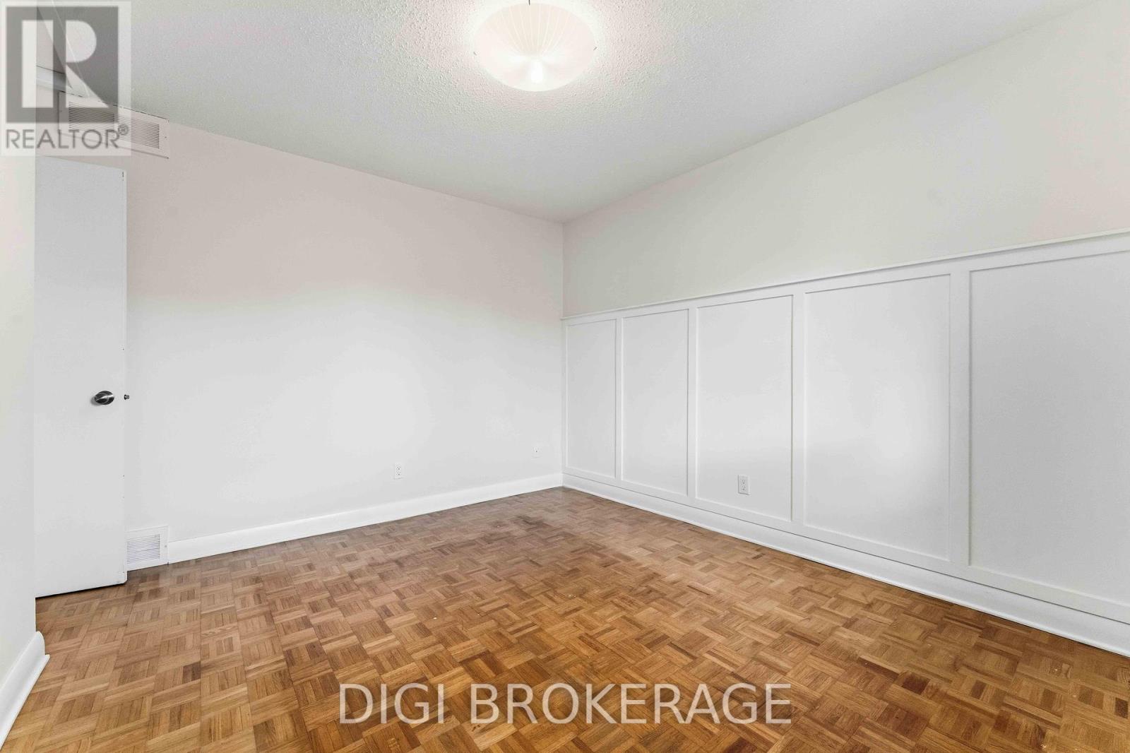 98 Gillespie Crescent, Ottawa, Ontario  K1V 0J2 - Photo 28 - X12465269