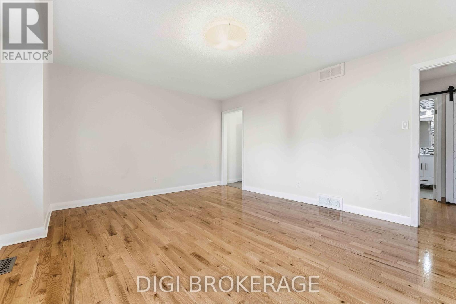 98 Gillespie Crescent, Ottawa, Ontario  K1V 0J2 - Photo 24 - X12465269