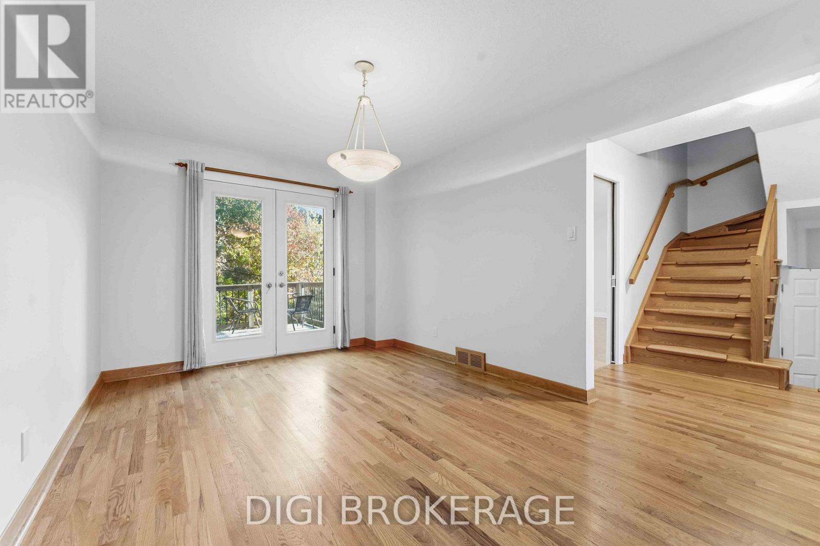 98 Gillespie Crescent, Ottawa, Ontario  K1V 0J2 - Photo 18 - X12465269