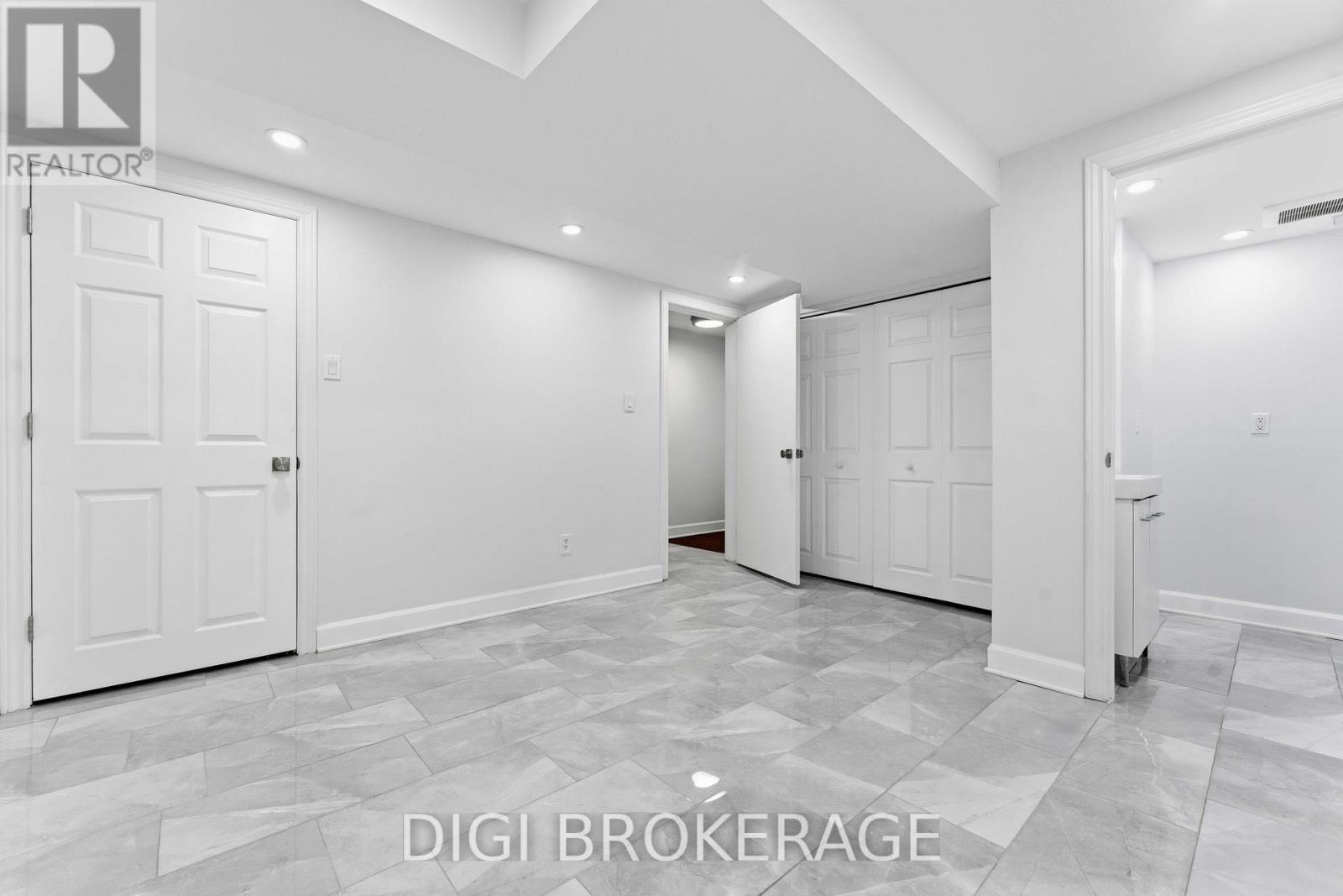 98 Gillespie Crescent, Ottawa, Ontario  K1V 0J2 - Photo 38 - X12465269