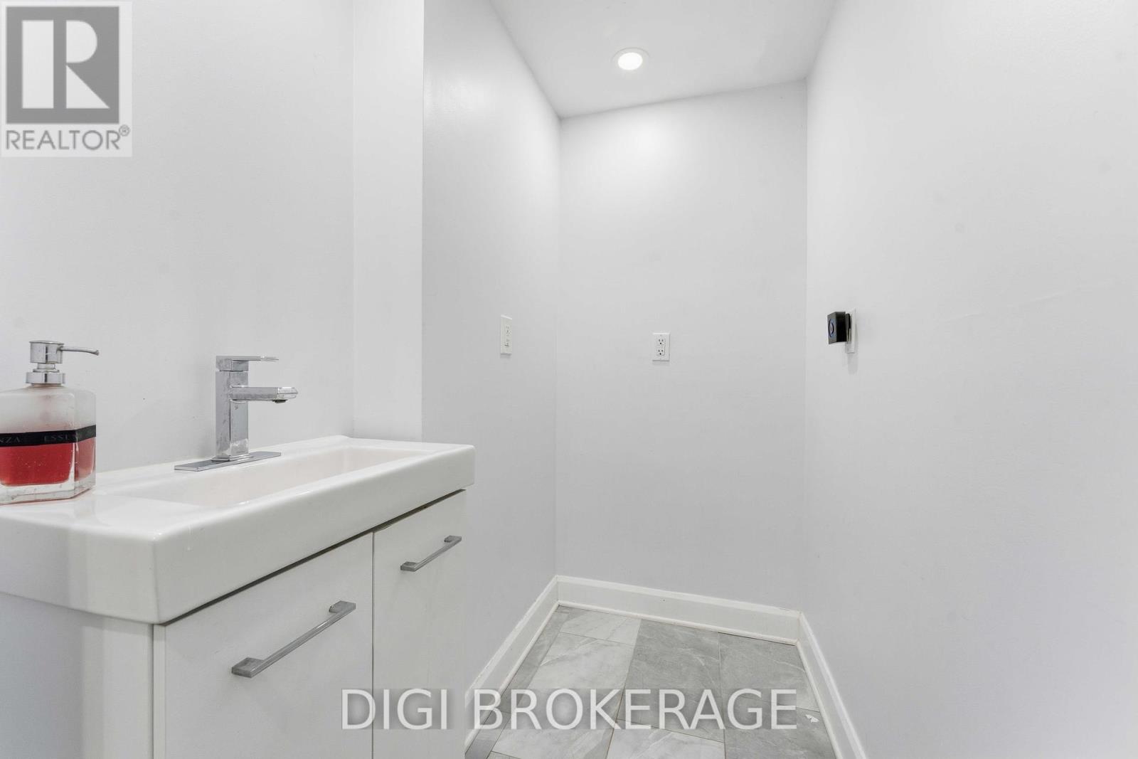 98 Gillespie Crescent, Ottawa, Ontario  K1V 0J2 - Photo 41 - X12465269