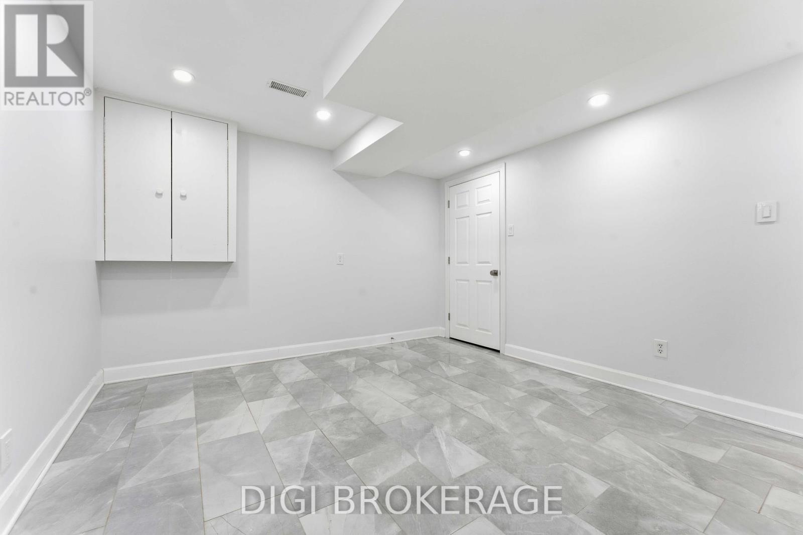 98 Gillespie Crescent, Ottawa, Ontario  K1V 0J2 - Photo 39 - X12465269