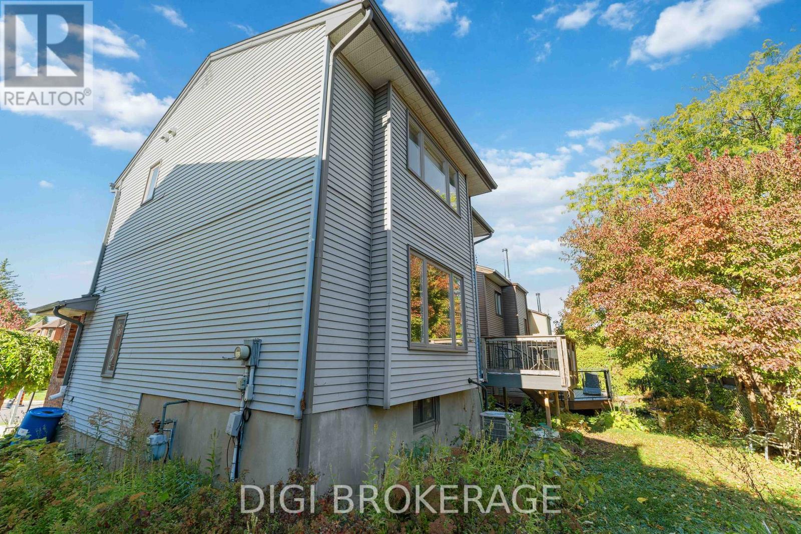98 Gillespie Crescent, Ottawa, Ontario  K1V 0J2 - Photo 44 - X12465269