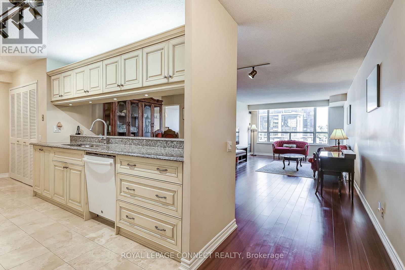 306 - 100 Upper Madison Avenue, Toronto, Ontario  M2N 6M4 - Photo 5 - C12467704
