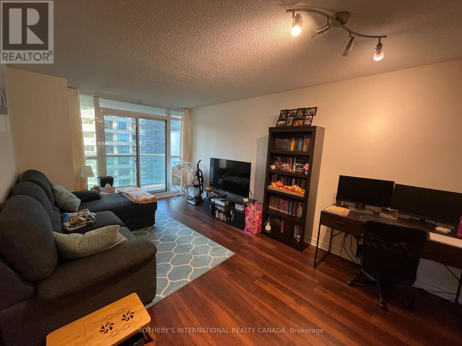 3303 - 19 Grand Trunk Crescent, Toronto, Ontario  M5J 3A3 - Photo 2 - C12467788