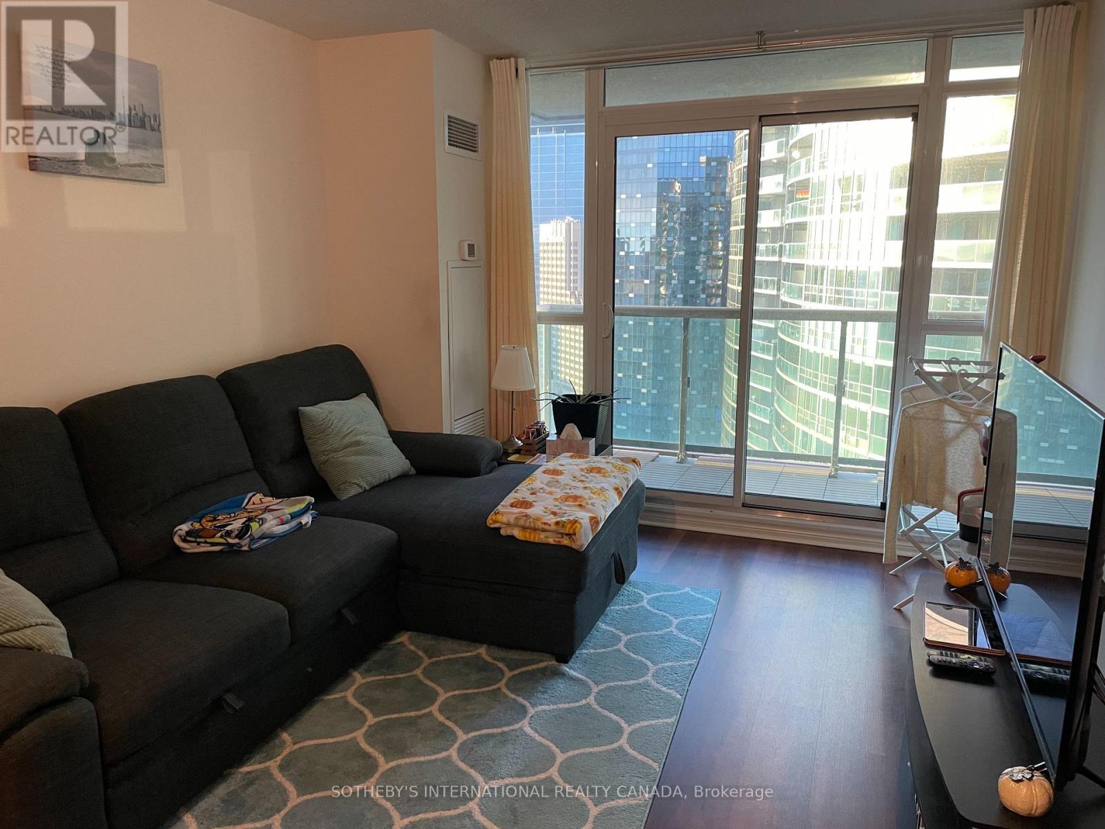 3303 - 19 Grand Trunk Crescent, Toronto, Ontario  M5J 3A3 - Photo 4 - C12467788