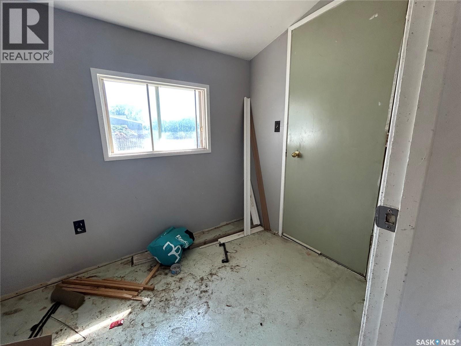 1122 Iroquois Street W, Moose Jaw, Saskatchewan  S6H 5B9 - Photo 11 - SK021026