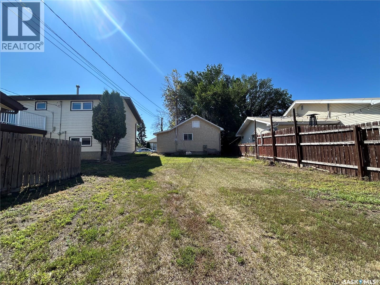 1122 Iroquois Street W, Moose Jaw, Saskatchewan  S6H 5B9 - Photo 13 - SK021026