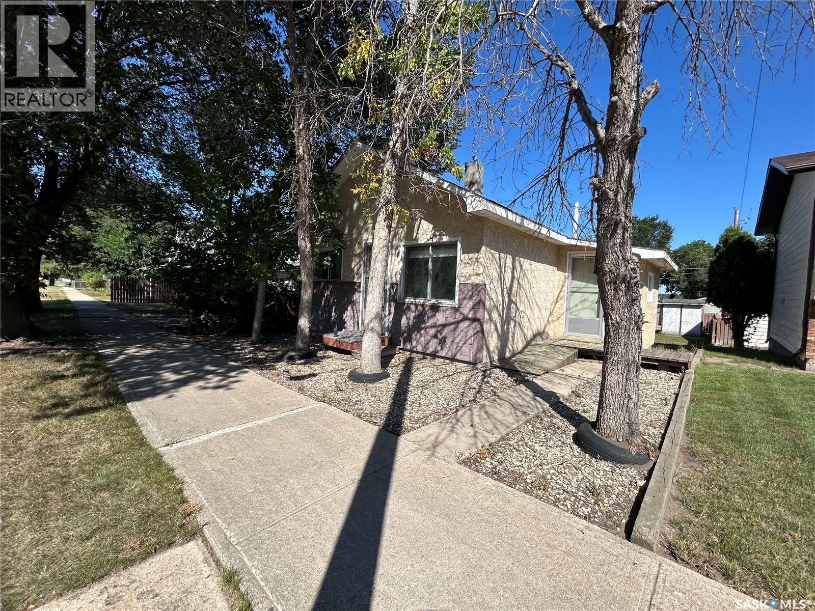 1122 Iroquois Street W, Moose Jaw, Saskatchewan  S6H 5B9 - Photo 14 - SK021026