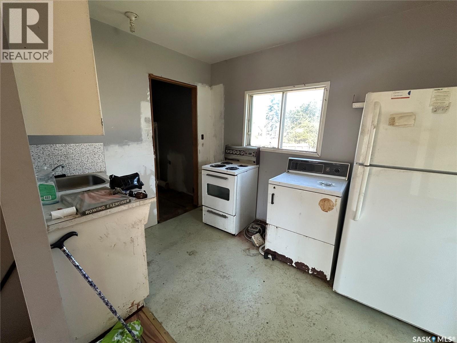 1122 Iroquois Street W, Moose Jaw, Saskatchewan  S6H 5B9 - Photo 4 - SK021026
