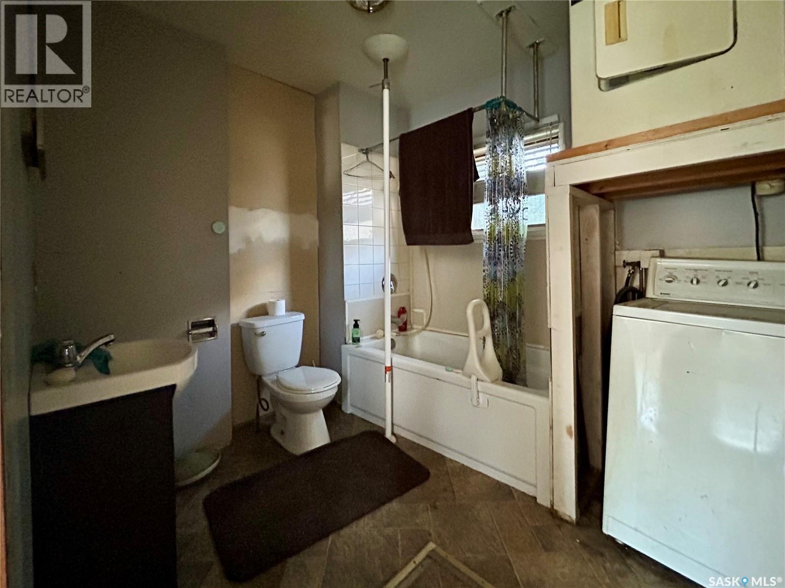 1122 Iroquois Street W, Moose Jaw, Saskatchewan  S6H 5B9 - Photo 5 - SK021026