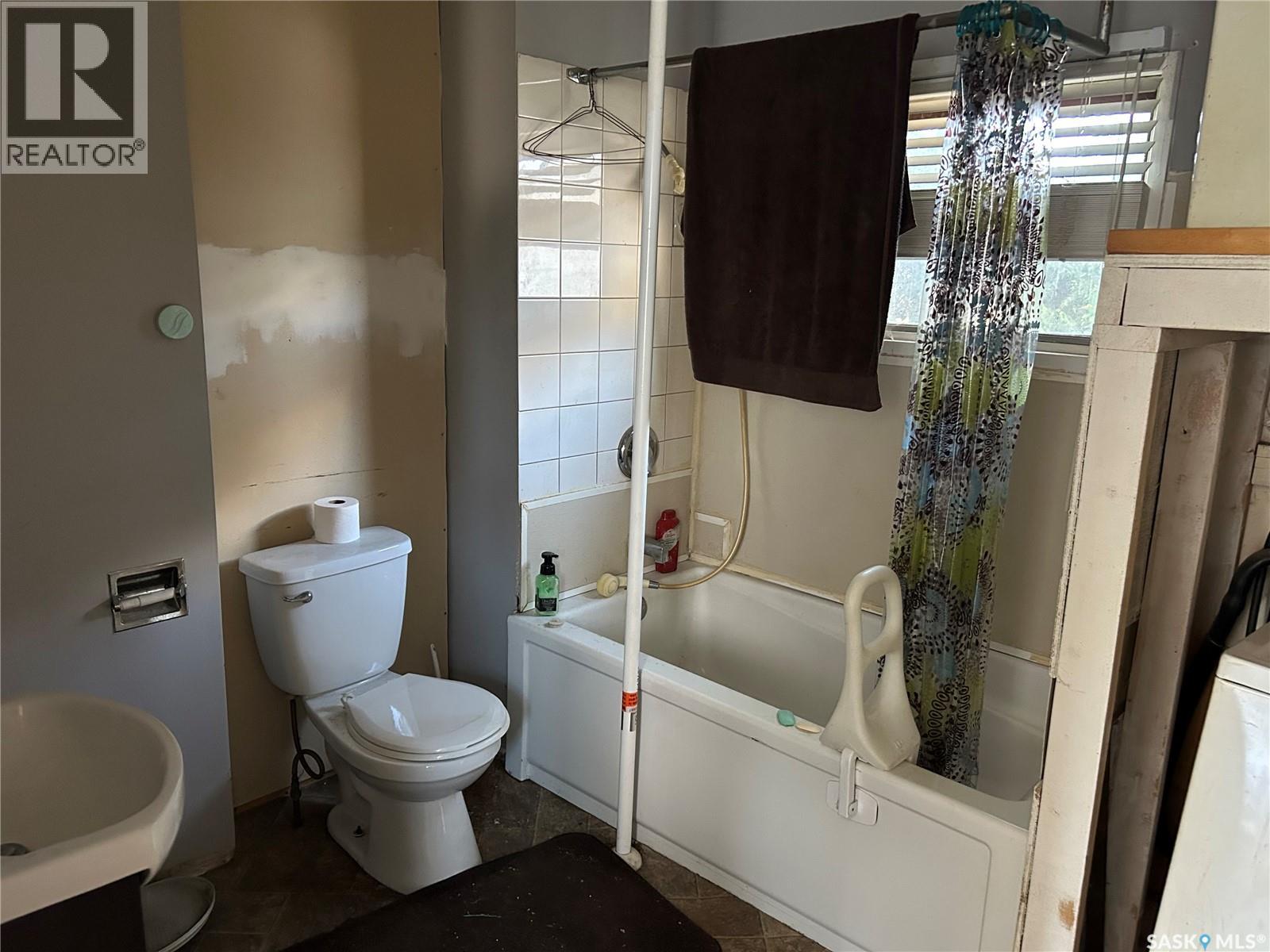 1122 Iroquois Street W, Moose Jaw, Saskatchewan  S6H 5B9 - Photo 6 - SK021026