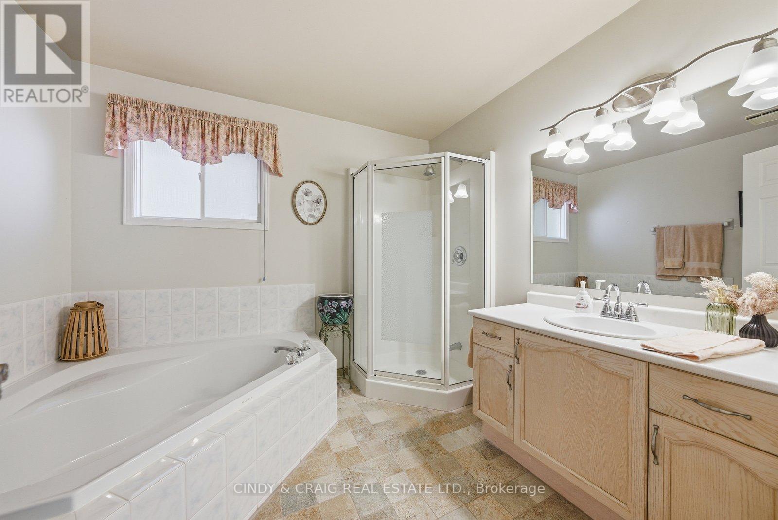 318 Sandringham Drive, Clarington, Ontario  L1E 3A7 - Photo 8 - E12467716