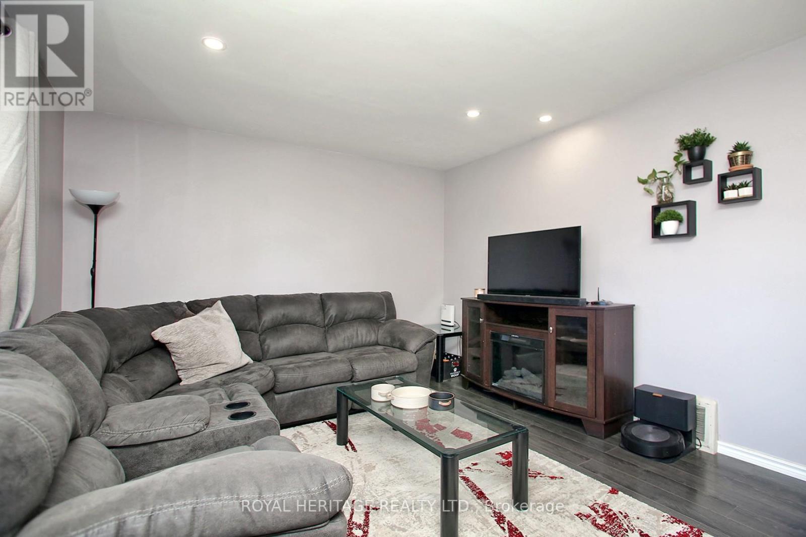 16 Burcher Road, Ajax, Ontario  L1S 2P7 - Photo 6 - E12467745
